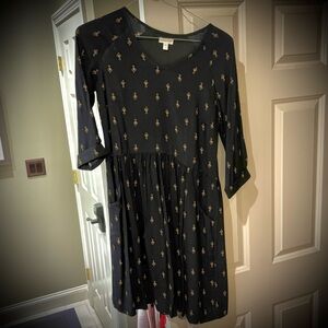 New Garnet Hill dress flowy lightweight hits at knees 2 XSM black gold emblem